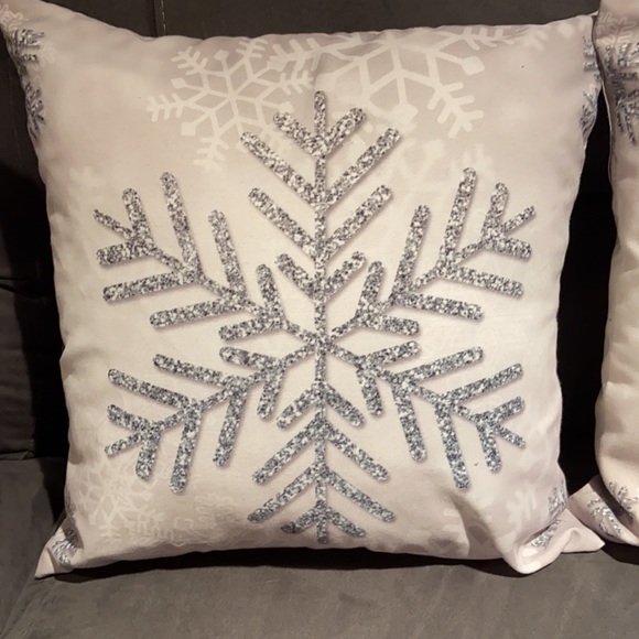 Set of 2 snowflake holiday pillows 15” x 15” - Picture 2 of 5
